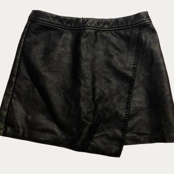 Very J Black Envelope Skirt - Picture 1 of 6
